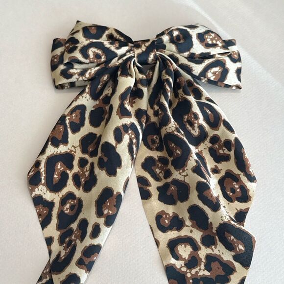 Leopard Print Hair Bow K38 - Picture 2 of 4